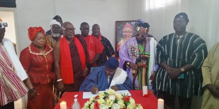 Dagbon delegation signs condolence book for late Ga Manye