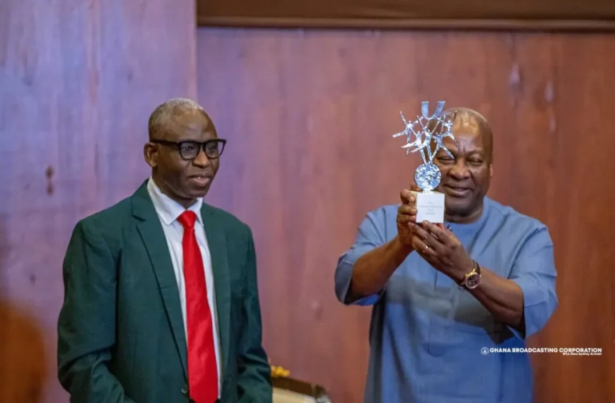 President Mahama welcomes UDS trophy-winning football team to…